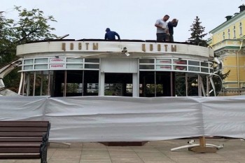 Цветочный павильон демонтировали у театра драмы им. Горького в Нижнем Новгороде 