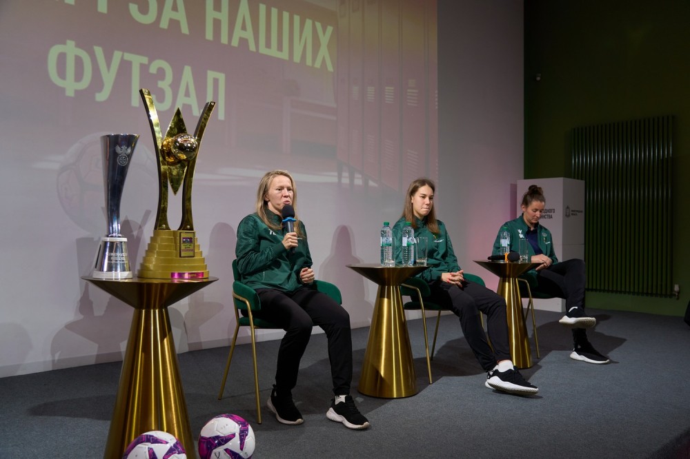 В Доме народного единства прошла встреча школьников с «Норманочкой»