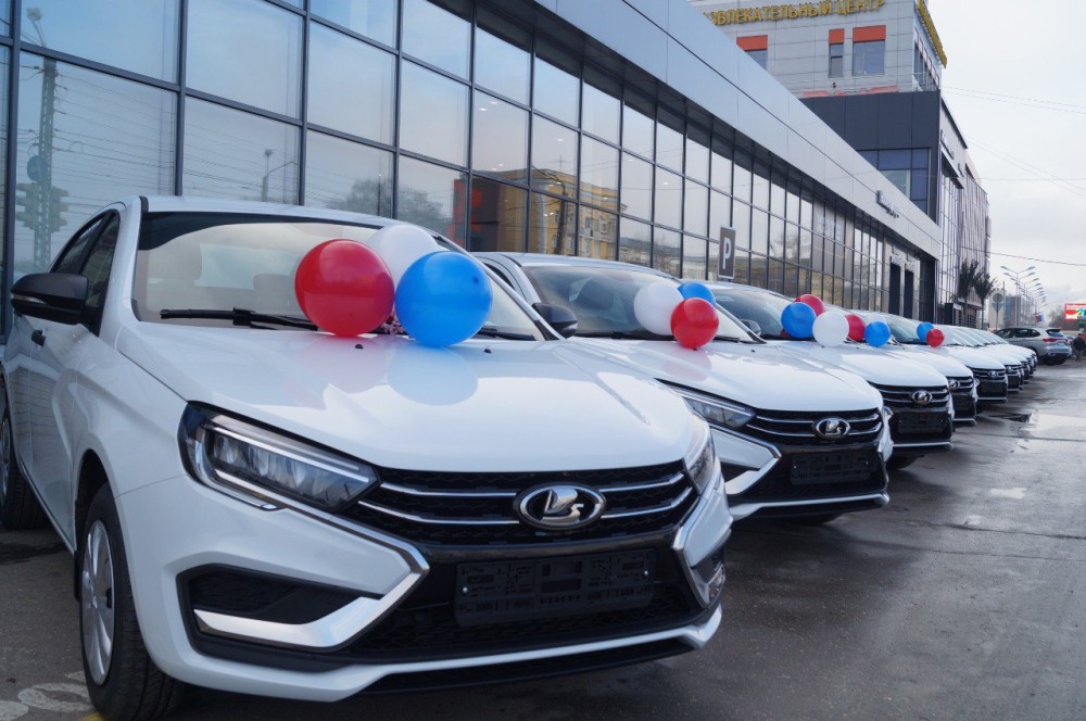 20 жителям региона, пострадавшим на производстве, вручили ключи от адаптированных автомобилей