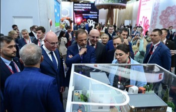 Игорь Комаров посетил стенды регионов ПФО на ПМЭФ-2025 Игорь Комаров посетил стенды регионов ПФО на ПМЭФ-2025
