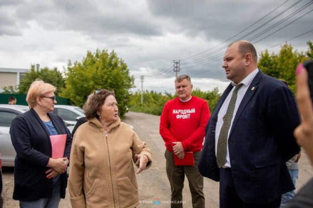 Денис Спирин лично пообщался с обратившимися на "Прямую линию" чебоксарцами Денис Спирин лично пообщался с обратившимися на "Прямую линию" чебоксарцами
