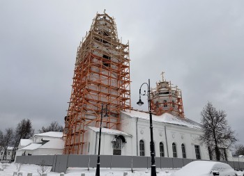 На Соборной площади Арзамаса ведется реставрация церкви Живоносного источника