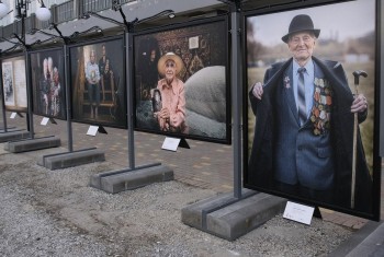 Фотовыставку "Время тишины" о ветеранах открыли на набережной Инсара в Мордовии Фотовыставку "Время тишины" о ветеранах открыли на набережной Инсара в Мордовии