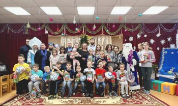 Депутат Госдумы Юрий Станкевич поздравил воспитанников Таремского детского дома с наступающим Новым годом
