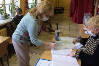 "Я лично убедилась, что голосование на избирательном участке абсолютно безопасно", - Елена Ленина