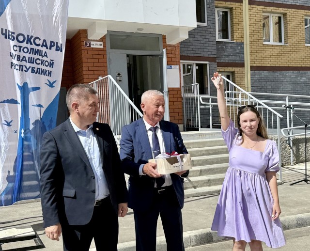 9 сирот получили квартиры в "Серебряных ключах" Чебоксар 9 сирот получили квартиры в "Серебряных ключах" Чебоксар