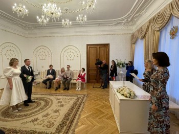Российский гимн будет звучать на церемониях бракосочетания в нижегородских ЗАГСах