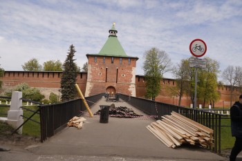 Проход через Никольскую башню Нижегородского кремля закрыт для ремонта моста