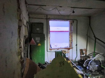 Межкомнатная перегородка в доме в Шаранге разрушилась после разгерметизации отопительного котла