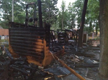 Деревянные строения загорелись на территории зоопарка в Балахне Нижегородской области