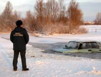 В Лысковском районе автомобиль с людьми едва не ушел под лед Волги 