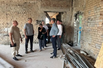 Радий Хабиров посетил разрушенную школу в подшефном Башкирии городе ЛНР Радий Хабиров посетил разрушенную школу в подшефном Башкирии городе ЛНР