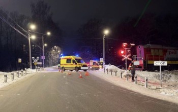 Карета скорой помощи столкнулась с поездом в Кировской области
