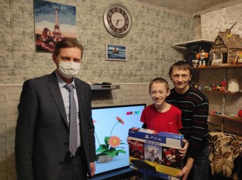 Юрий Хабров исполнил новогоднюю мечту 13-летнего мальчика из Дзержинска 