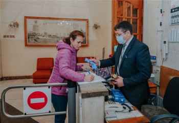 &quot;В Чебоксарах при входе в администрацию всем проверяют температуру, руки обрабатывают антисептиком&quot;, - Алексей Ладыков