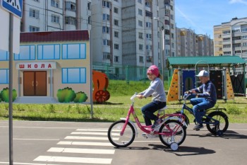 Светофор Светофорыч проводит занятия по предупреждению дорожно-транспортного травматизма в Чебоксарах