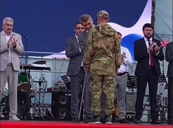 Ордена Мужества вручили двоим военнослужащим на Красной площади Чебоксар