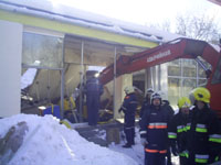 Причиной обрушения кровли магазина в Н.Новгороде, предположительно, стала ветхость здания - МЧС