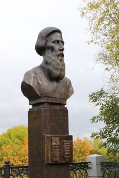Олег Лавричев принял участие в открытии памятника Владимиру Далю в Нижнем Новгороде