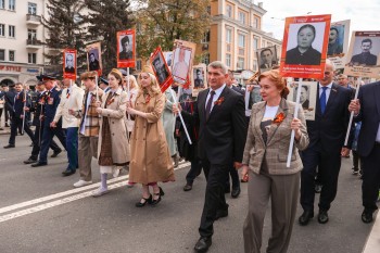 Более 30 тыс. чебоксарцев прошли в "Бессмертном полку" 9 мая Более 30 тыс. чебоксарцев прошли в "Бессмертном полку" 9 мая