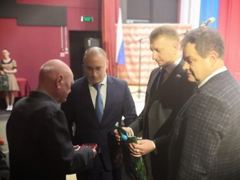 Директор ГУАД Нижегородской области Сергей Серба вручил юбилейные медали ветеранам Воротынского района