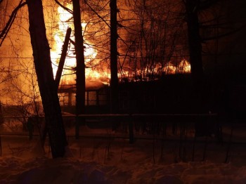 Два человека погибли на пожаре на Бору
