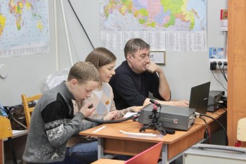 Воспитанники центра "Юный автомобилист" провели сеанс радиосвязи с МКС