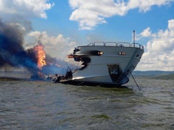 Разлив топлива обнаружен на Саратовском водохранилище после пожара на яхте