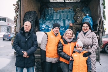 Нижегородские волонтеры передали внедорожник и груз в зону СВО