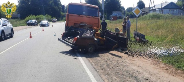 Двое погибли в ДТП с КамАЗом в Чувашии