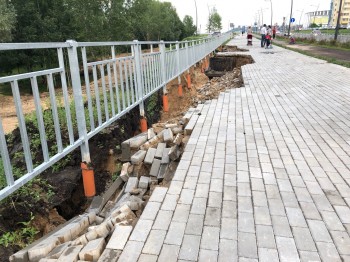 Ошибки проектов стали причинами подмыва ливнями дороги и тротуаров на Волжской и на Нижне-Волжской набережных в Нижнем Новгороде