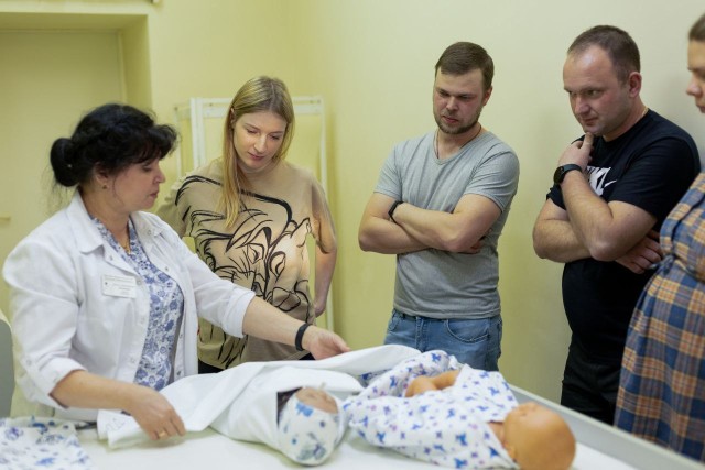 В роддоме №4 Нижнего Новгорода в программу «Школы будущих мам» впервые включат занятия для будущих пап
