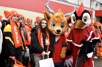 Около 500 нижегородских школьников и студентов отправились в Санкт-Петербург спецрейсом