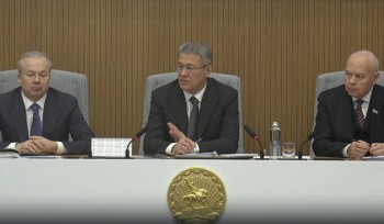 Радий Хабиров напомнил чиновникам Башкирии о запрете новогодних корпоративов