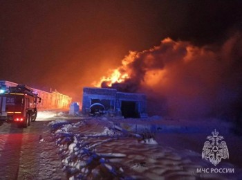 Склад пиломатериалов горит в Нижегородской области