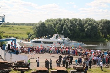 Рейдовый разъездной катер &quot;Иоанн Кронштадский&quot; спушен на воду на Окской судоверфи в Нижегородской области