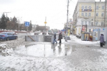 Основные магистрали Нижнего Новгорода оказались затоплены из-за растаявшего неубранного снега