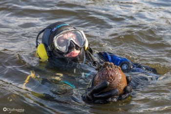 Дайверы в Нижегородской области нашли ядро времён Ивана Грозного