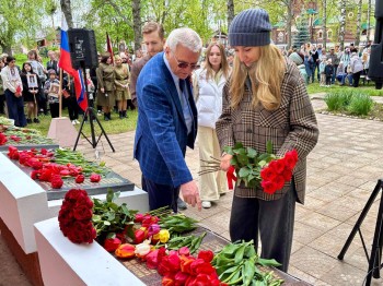 Торжественный митинг к 80-летию Победы прошел в с. Чернуха Нижегородской области Торжественный митинг к 80-летию Победы прошел в с. Чернуха Нижегородской области