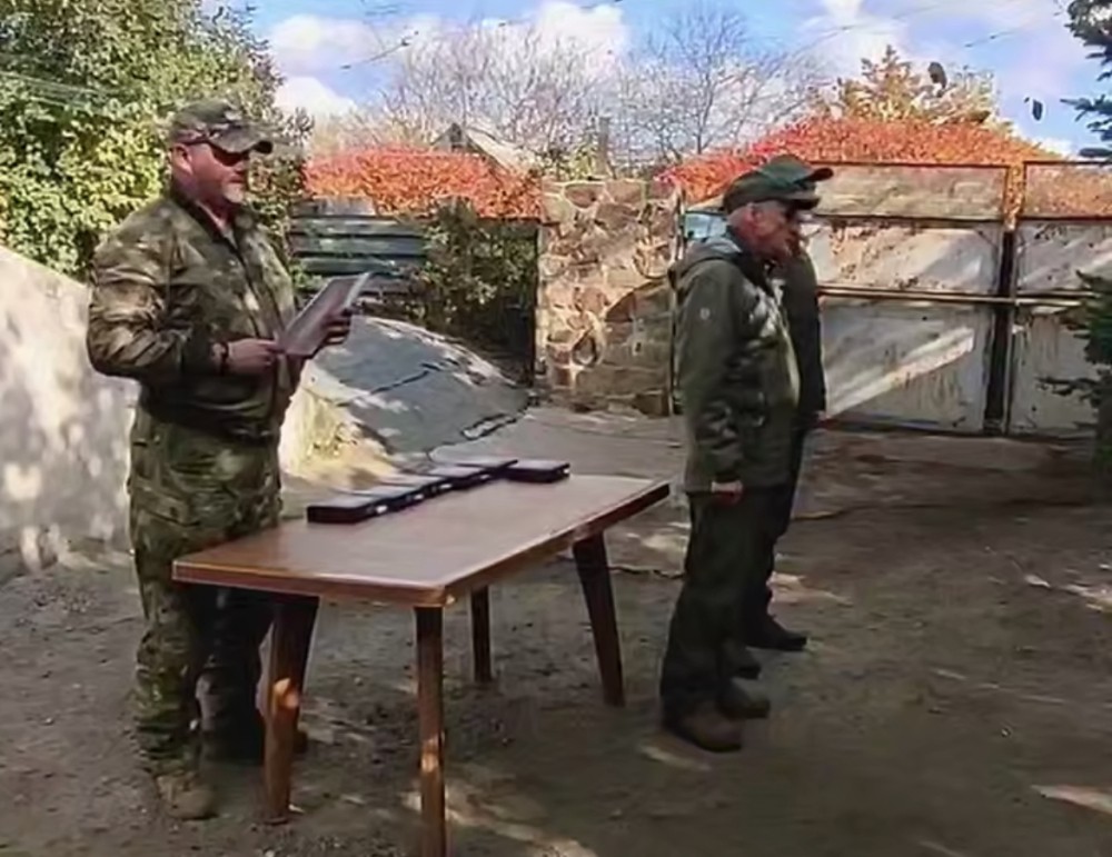 Делегация Татарстана наградила отличившихся бойцов в зоне СВО
