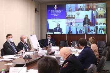 Игорь Комаров провел Совет округа по профилактике и борьбе с Covid-19