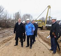 Олег Кондрашов проверил ход строительства водовода в районе реки Старка в Нижнем Новгороде 