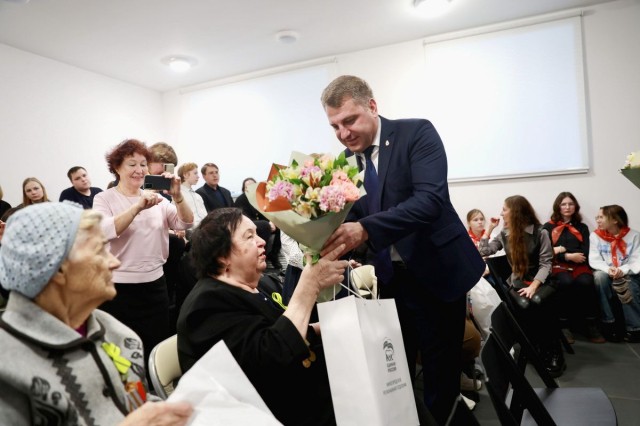 Неугасаемая память: в Нижнем Новгороде поздравили жителей блокадного Ленинграда Неугасаемая память: в Нижнем Новгороде поздравили жителей блокадного Ленинграда