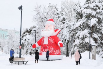 Благоустроенные в рамках нацпроекта территории в Дзержинске украшают к новогодним праздникам
