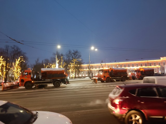 Более 600 единиц техники и около 5 тысяч человек работали на уборке снега в Нижнем Новгорода в минувшие сутки