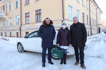 Нижегородские депутаты помогают медикам с транспортом для выездной вакцинации