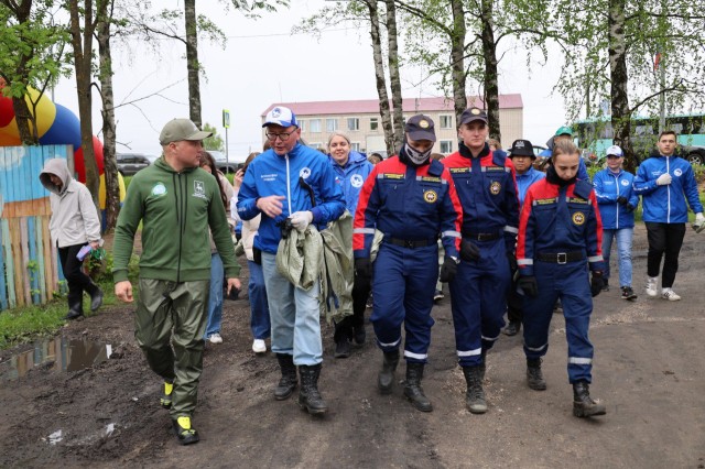 В рабочем поселке Красные Баки во время субботника привели в порядок территорию природного оврага В рабочем поселке Красные Баки во время субботника привели в порядок территорию природного оврага