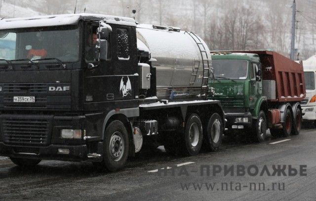 Оставленные у обочин фуры начнут эвакуировать в Кирове