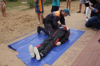 Нижегородские спасатели рассказали отдыхающим на Мещерском озере о правилах поведения на воде