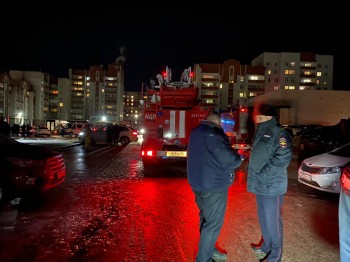Жильцы горевшей накануне вечером 25-этажки в Дзержинске начали возвращаться в квартиры